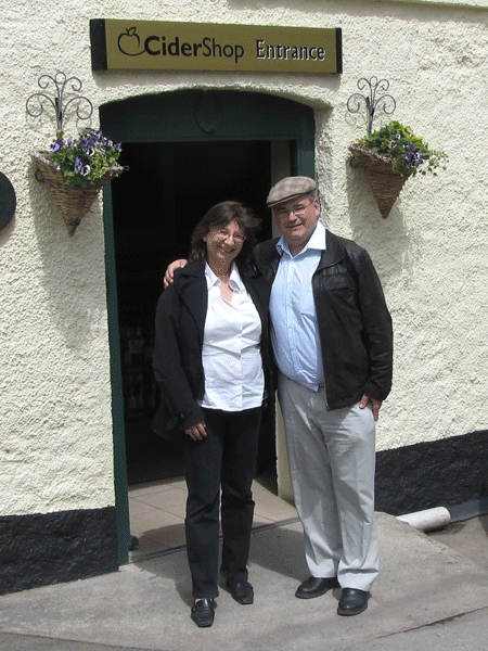 Inhaber Christoph Zalewski und Ehefrau Susanne zu Besuch bei Thatchers Cider